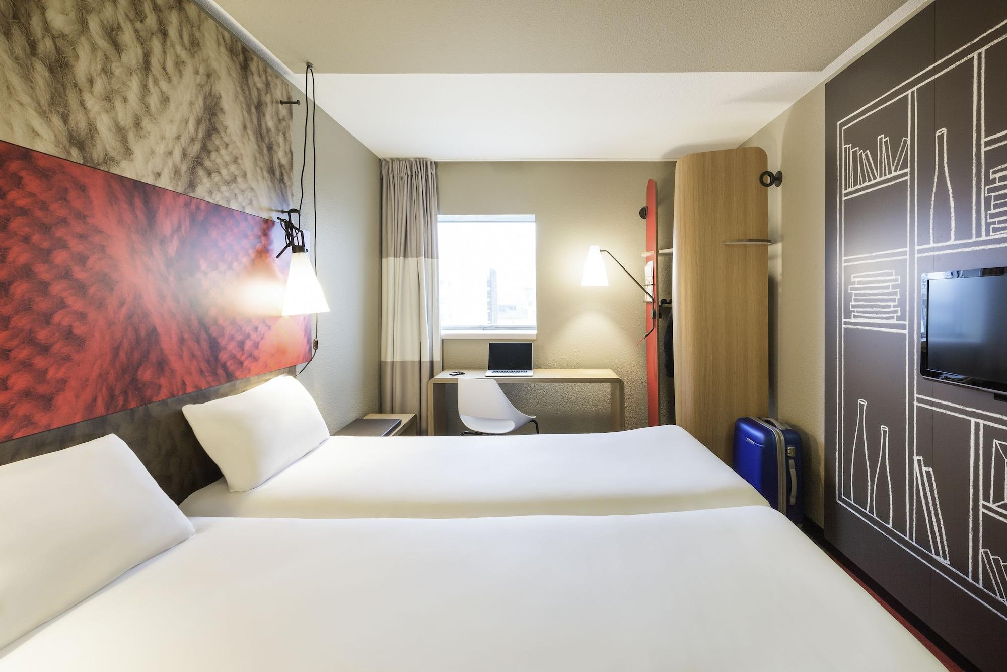 Ibis Paris Porte De Clichy Centre Exterior photo