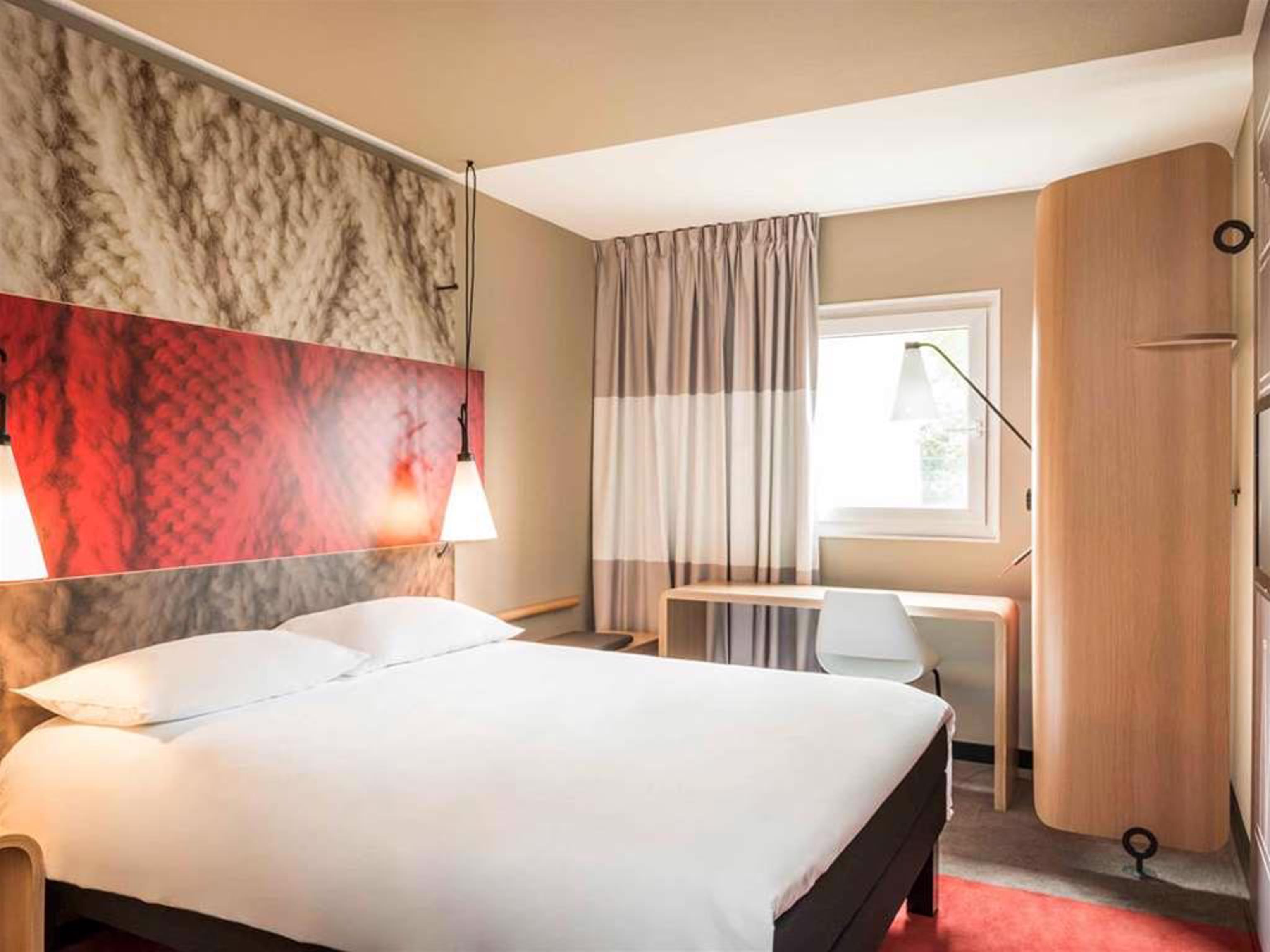 Ibis Paris Porte De Clichy Centre Exterior photo