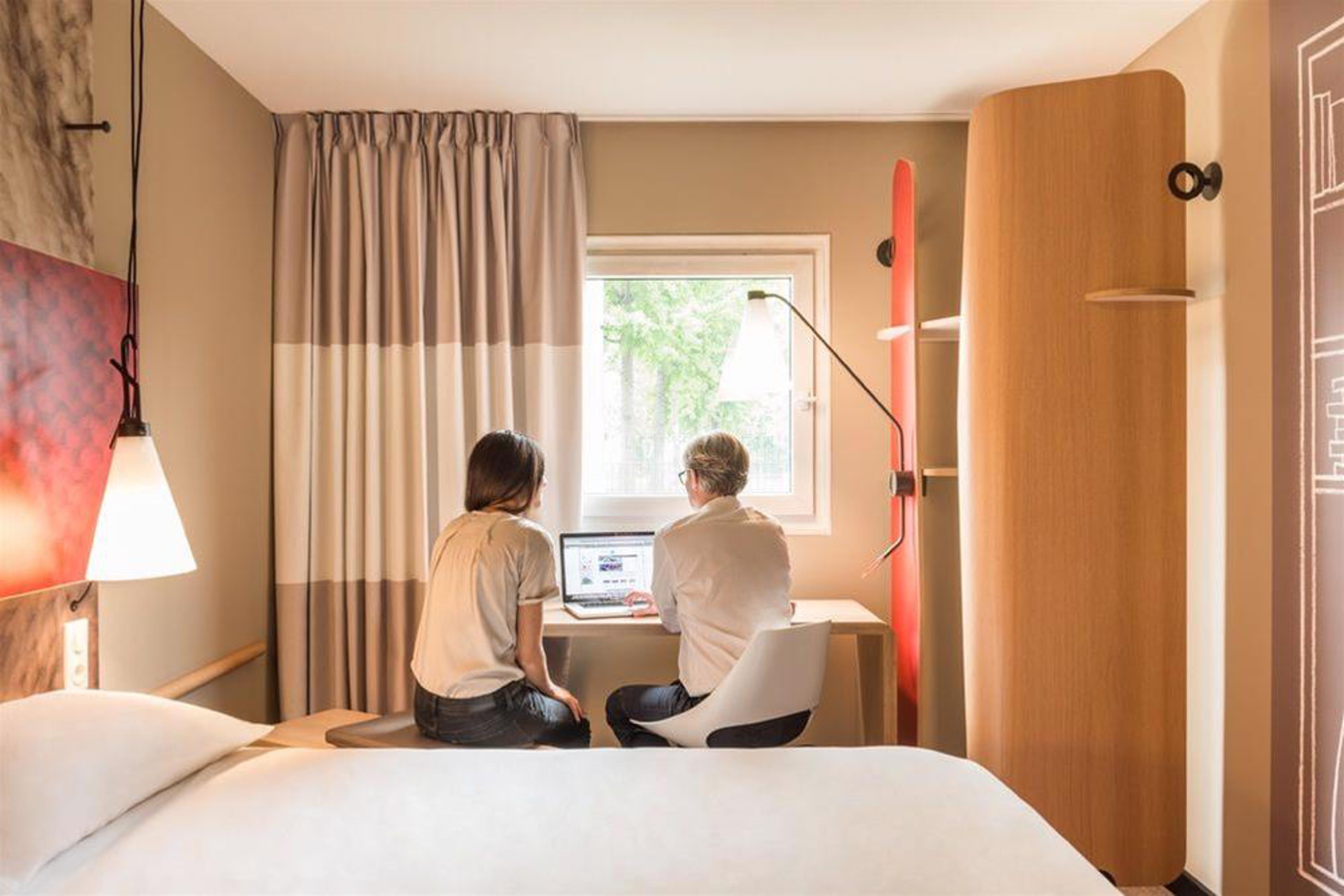 Ibis Paris Porte De Clichy Centre Exterior photo