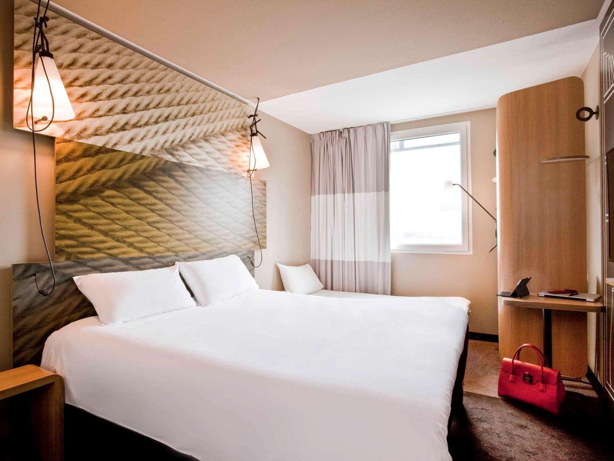 Ibis Paris Porte De Clichy Centre Exterior photo
